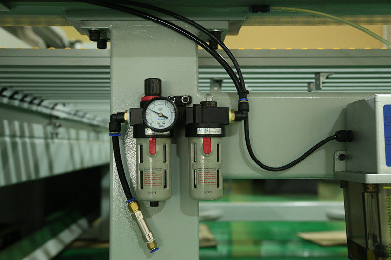 SD-1350 เลื่อยแผงอิเล็กทรอนิกส์ CNC อะคริลิค เลื่อยโต๊ะอะคริลิค ป้อนอัตโนมัติ เลื่อยตัดอิเล็กทรอนิกส์อะคริลิคสำหรับ PMMA PS MS