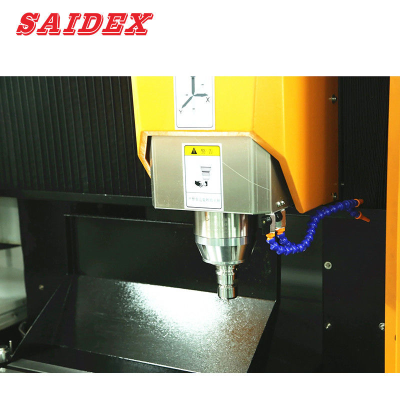 ความเร็วของหมุน 24000 รอบ / นาที SD650 น้ําหนัก 3000 กิโลกรัม เครื่อง CNC Acrylic ด้วยแรงงานสูงสุด 400 กิโลกรัม เครื่องเลืองโลหะ
