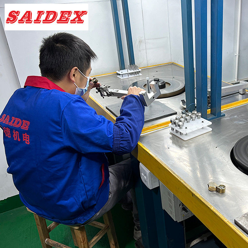 อุปกรณ์ตัด CNC Milling ทักษะจริง อุปกรณ์ตัดอุตสาหกรรม Acrylic CNC Chamfer อุปกรณ์สําหรับการตัดความเร็วสูง Acrylic