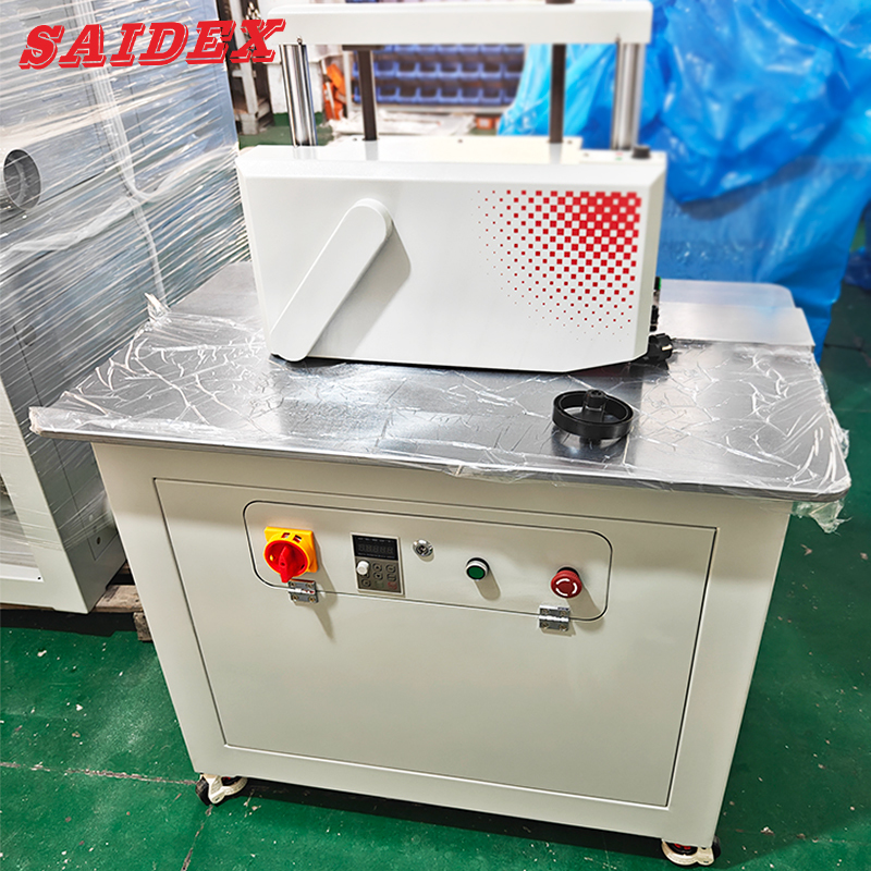 OEM 280kg พร้อมน้ําเย็น 2.5kW พลังงาน 45 องศา เครื่องตัดบีเวลอะคริลิค เครื่องบีเวลอะคริลิค
